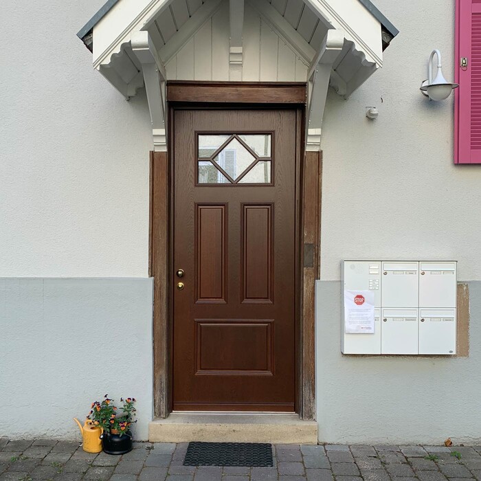 Holz Haustüre mit Türknauf