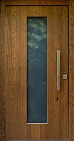 Haustüre aus dunklem Holz